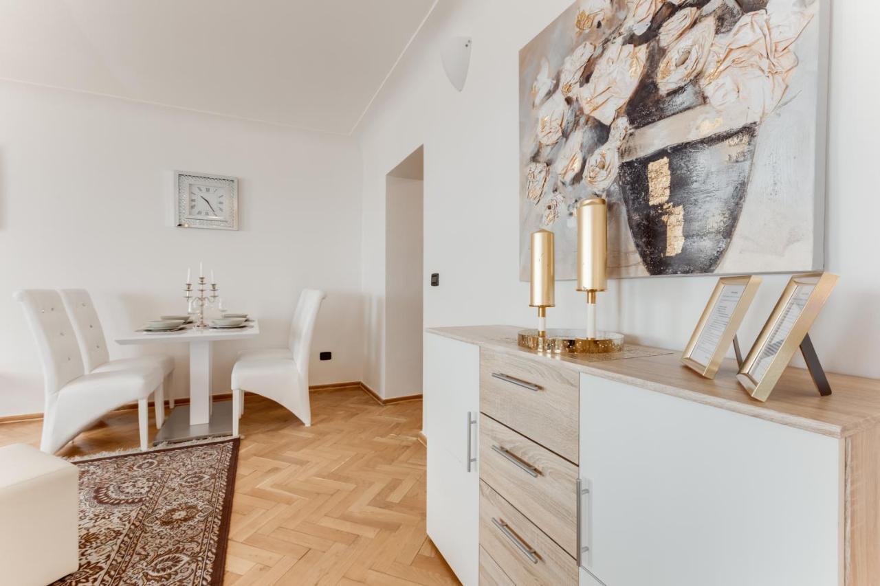 Charles Bridge Royal Apartments - Castle District Praga Exterior foto