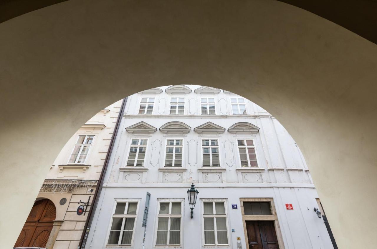 Charles Bridge Royal Apartments - Castle District Praga Exterior foto