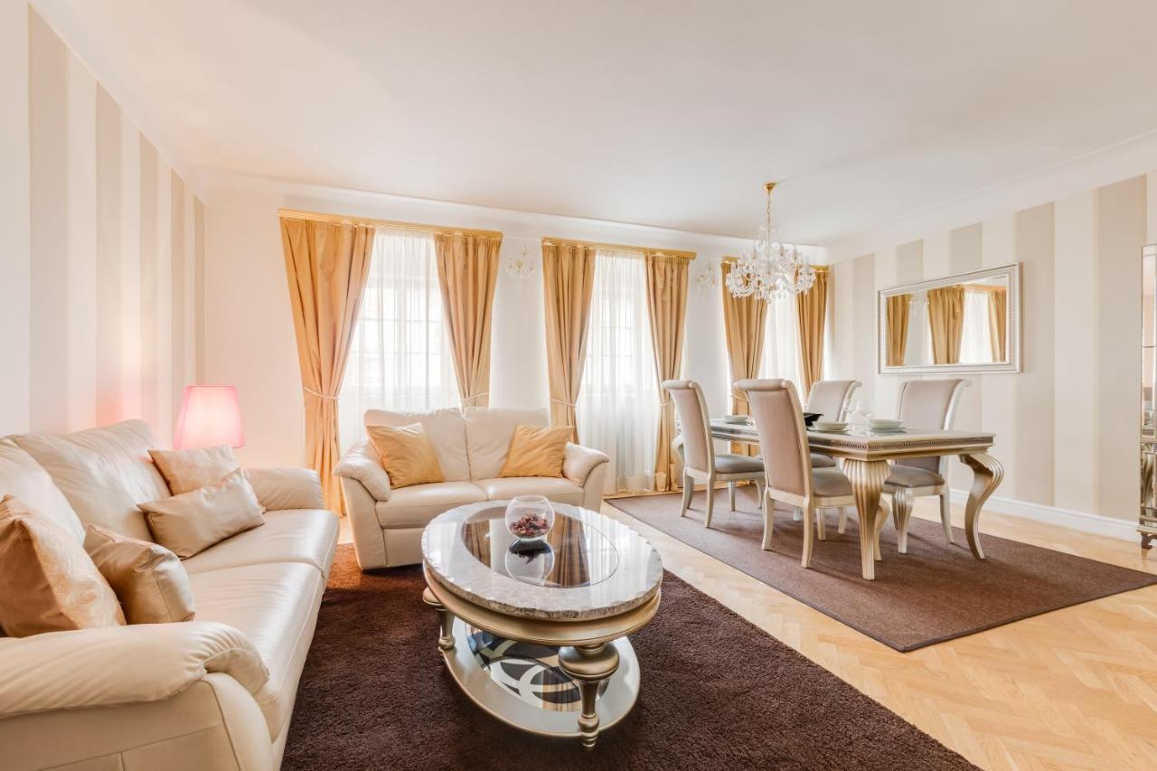 Charles Bridge Royal Apartments - Castle District Praga Exterior foto