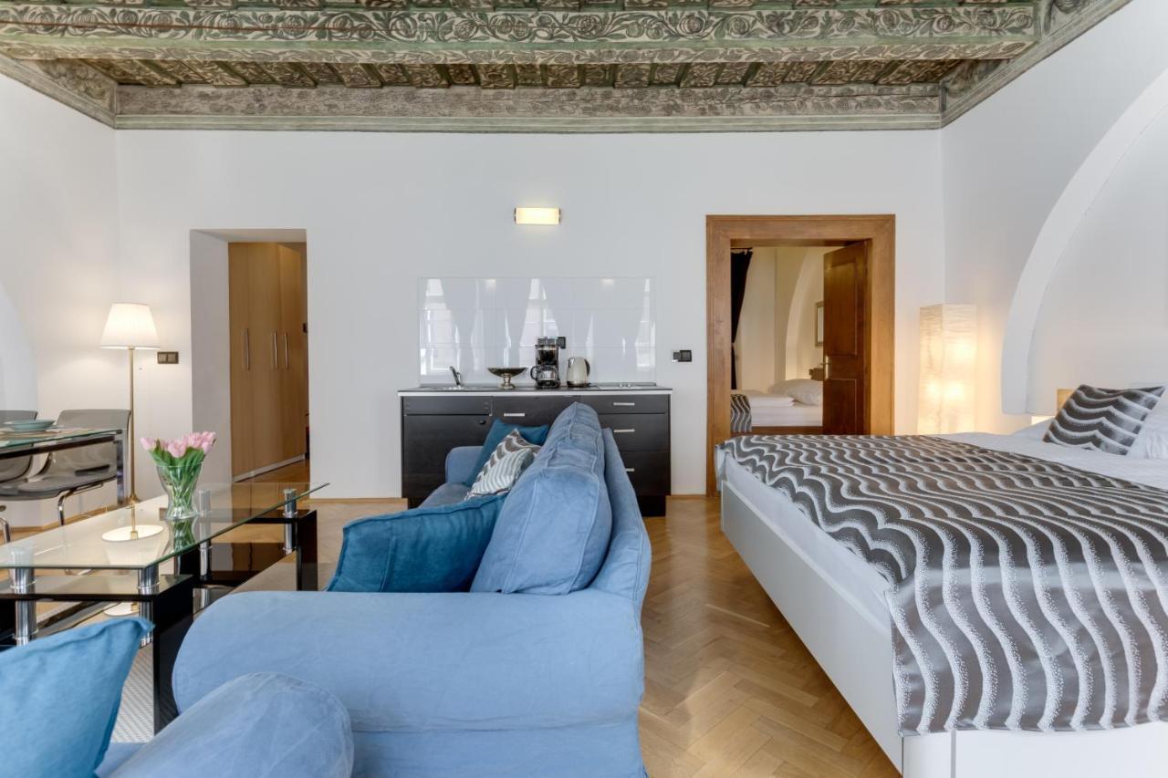 Charles Bridge Royal Apartments - Castle District Praga Exterior foto
