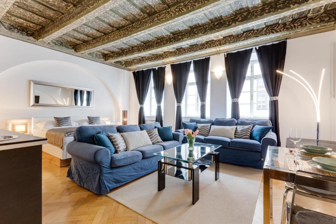Charles Bridge Royal Apartments - Castle District Praga Exterior foto