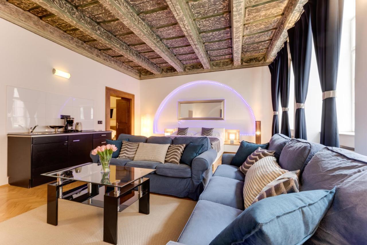 Charles Bridge Royal Apartments - Castle District Praga Exterior foto